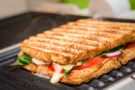 Sandwichmaker 3 in 1 Befüllter Toast im Sandwichmaker 3 in 1