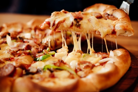 Pizzaofen Leckere Pizza aus dem Pizzaofen
