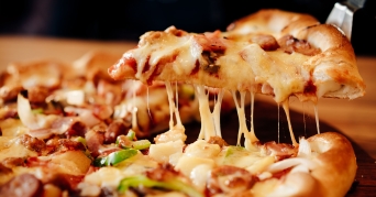Pizzaofen Leckere Pizza aus dem Pizzaofen