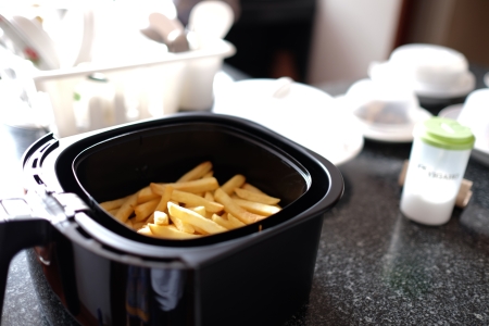 Heißluftfriteuse Heißluftfritteuse mit Pommes