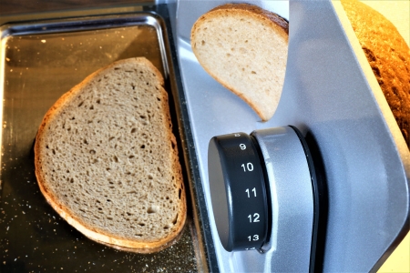 Brotschneidemaschine Brotschneidemaschine bzw. Allesschneider im Detail