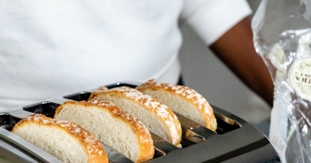 Toaster 4 Scheiben Ein Toaster für 4 Scheiben mit Toastbrot