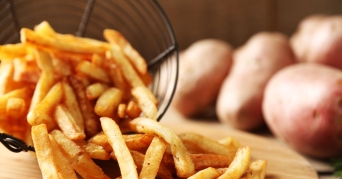 Pommes aus einer Friteuse ohne Fett