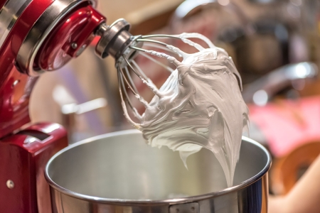 Klarstein Küchenmaschine Klarstein Küchenmaschine beim Zubereiten von Teig